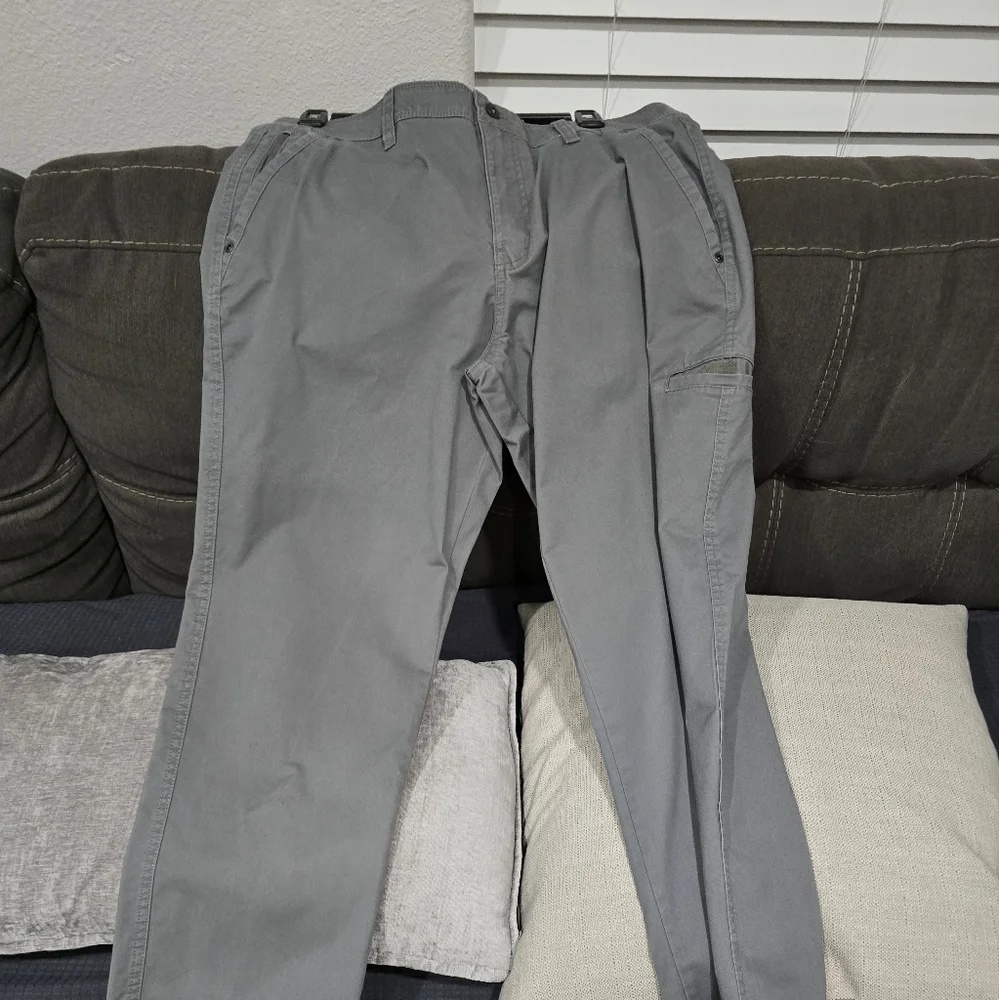 Grey pants - Picture 1 of 3